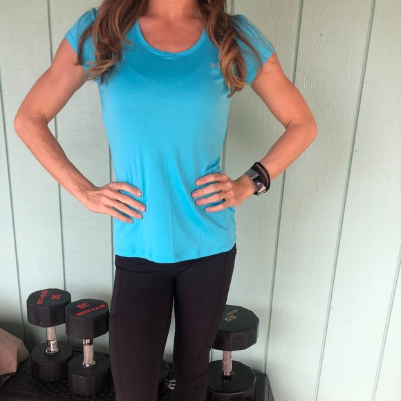 BUNDLED Two (2)Women's Under Armour Heat Gear tops - Picture 4 of 14